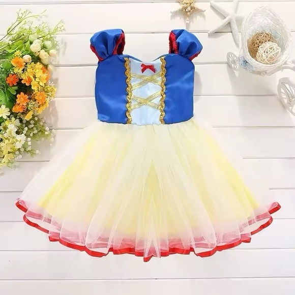 Snow White Dress multiple sizes - Picture 12 of 13